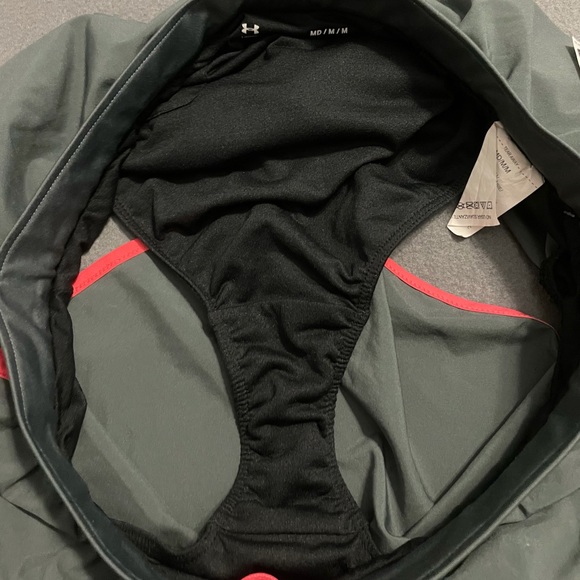 UNDER AMOUR Running Shorts - Picture 5 of 6